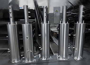 數(shù)控車(chē)床。CNC 數(shù)控銑床精密加工